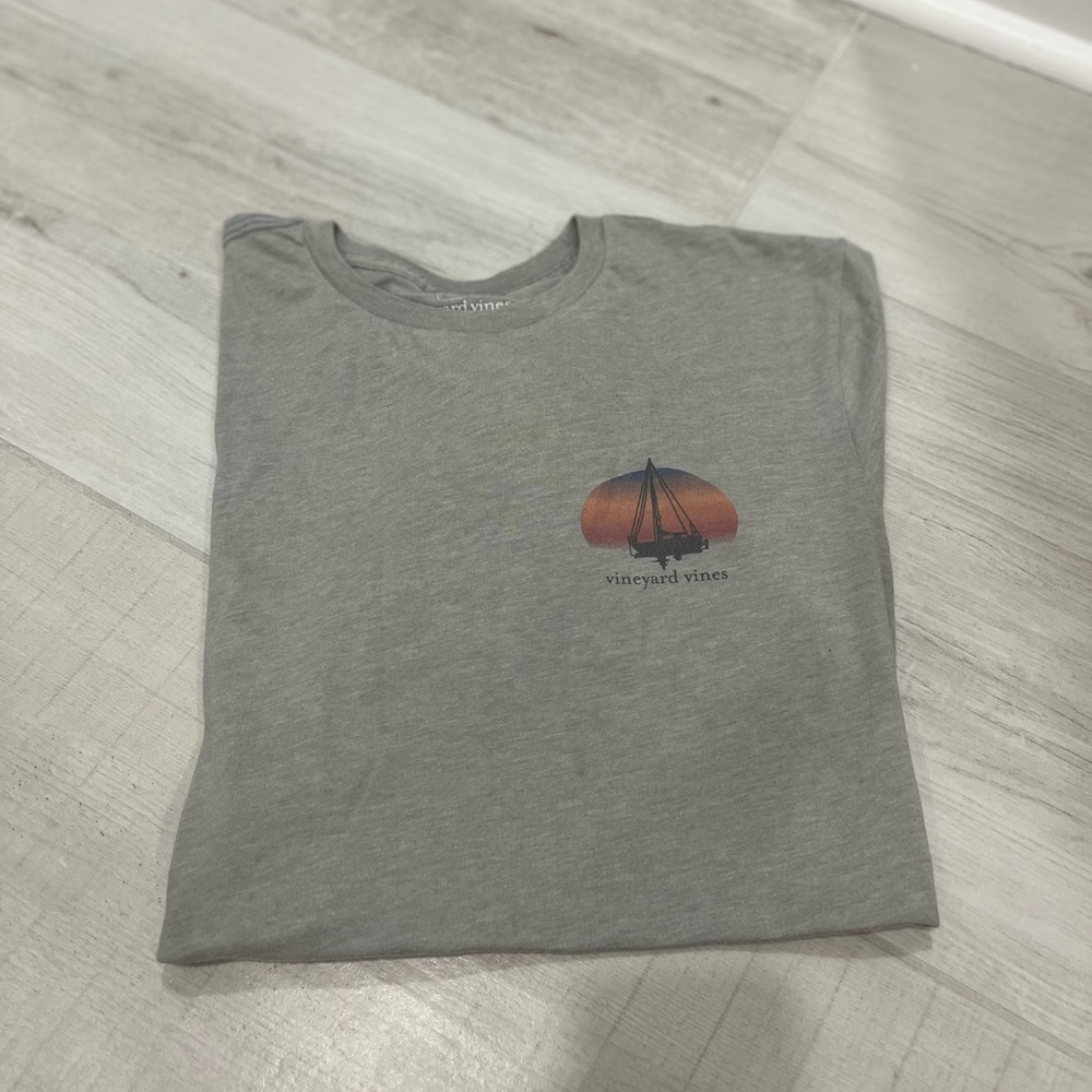Vineyard vines tee